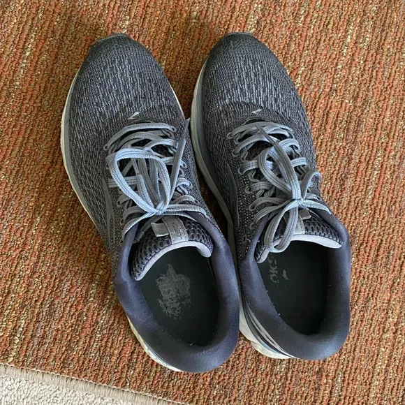 Brooks Ghost 11 Mens Size 9.5 or Women’s 11