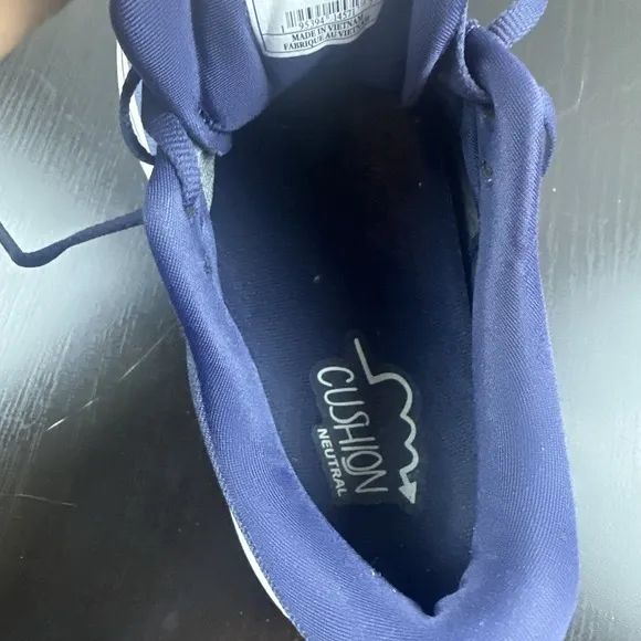 Brooks Ghost 15 Womens 9.5 Shoes Road Running Neutral Responsive Navy Blue White