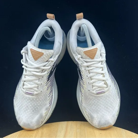 Brooks Levitate Women's Size 9 B (Medium) Running Shoes White Purple