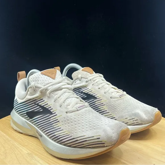 Brooks Levitate Women's Size 9 B (Medium) Running Shoes White Purple