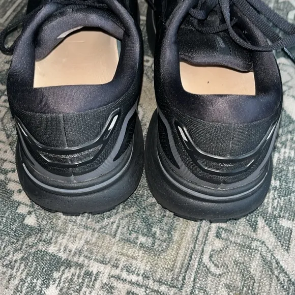 Brooks men’s Black Ghost Athletic Shoes with Cushioned Midsole size 9