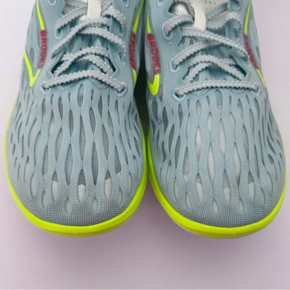 Brooks Wire V8 Long Distance Track Spikes in Blue Glow/Nightlife/Red size 11