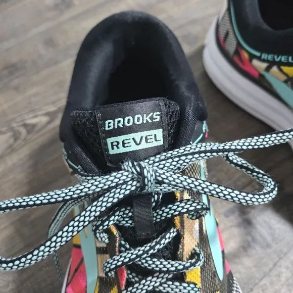 Brooks DNA Revel Running Sneakers Womens Multi-Color Geometric Print Shoes 7.5