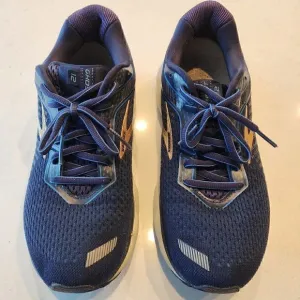 Brooks Ghost 12 running shoes. Size 8.
