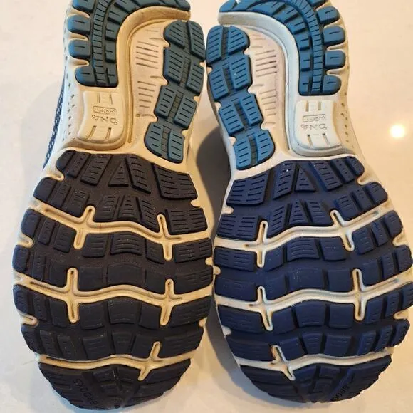 Brooks Ghost 12 running shoes. Size 8.