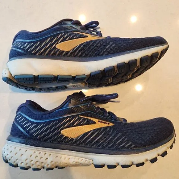 Brooks Ghost 12 running shoes. Size 8.