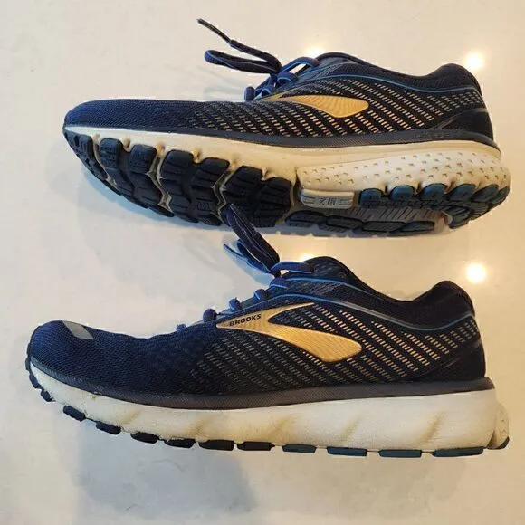 Brooks Ghost 12 running shoes. Size 8.