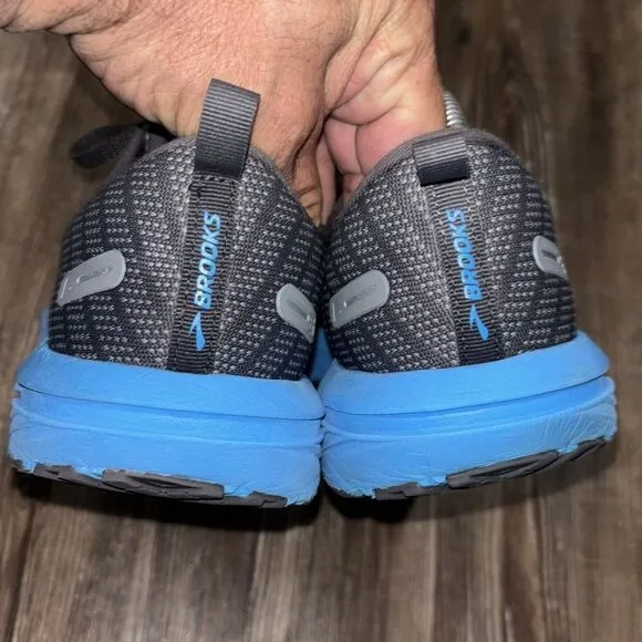 Brooks Revel 6 men’s athletic shoes black &amp; blue color size 9.5.