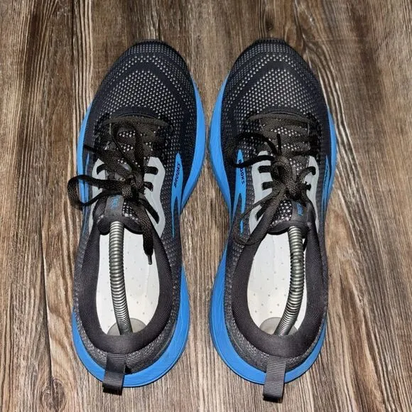 Brooks Revel 6 men’s athletic shoes black &amp; blue color size 9.5.