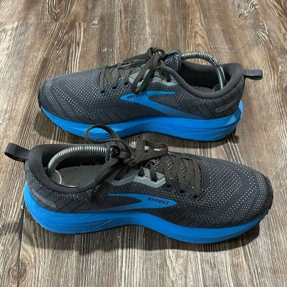 Brooks Revel 6 men’s athletic shoes black &amp; blue color size 9.5.