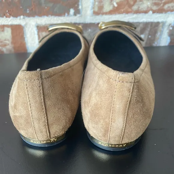 Burberry Leygreen Trench Buckle Ballerina Flats Size 37.5 in Caramel Suede