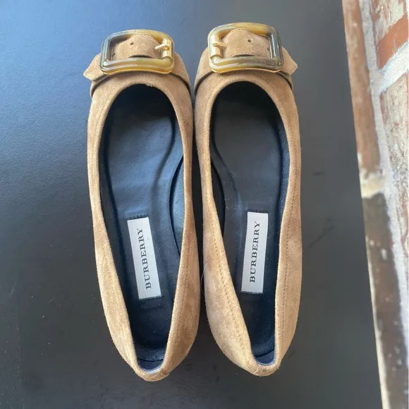 Burberry Leygreen Trench Buckle Ballerina Flats Size 37.5 in Caramel Suede