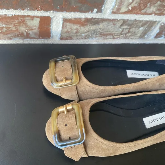 Burberry Leygreen Trench Buckle Ballerina Flats Size 37.5 in Caramel Suede