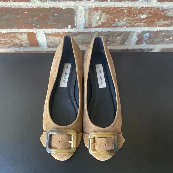 Burberry Leygreen Trench Buckle Ballerina Flats Size 37.5 in Caramel Suede