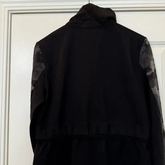 CAbi Atc Black Gray Camouflage Jacket Size Medium Knit Camo