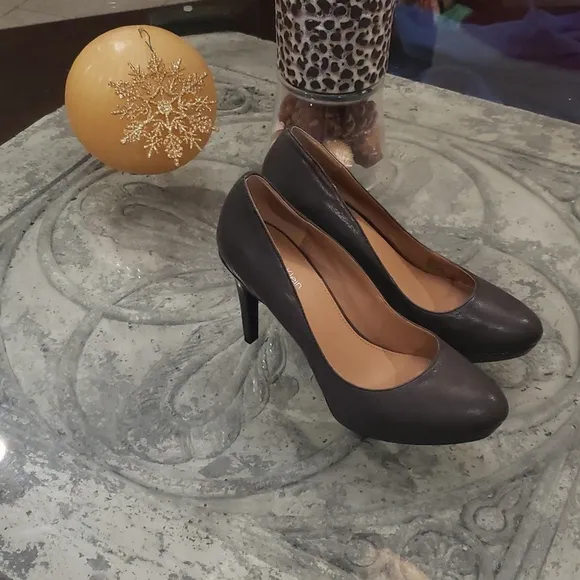 CALVIN KLEIN WOMEN'S LEATHER PLATFORM PUMPS LIKE NEW SZ 7