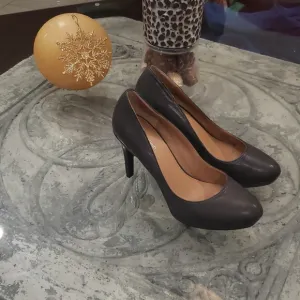 CALVIN KLEIN WOMEN'S LEATHER PLATFORM PUMPS LIKE NEW SZ 7