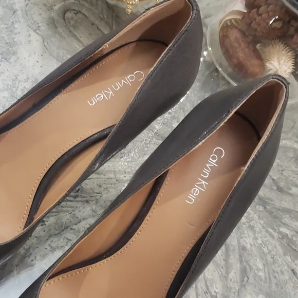 CALVIN KLEIN WOMEN'S LEATHER PLATFORM PUMPS LIKE NEW SZ 7