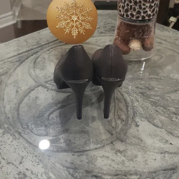 CALVIN KLEIN WOMEN'S LEATHER PLATFORM PUMPS LIKE NEW SZ 7