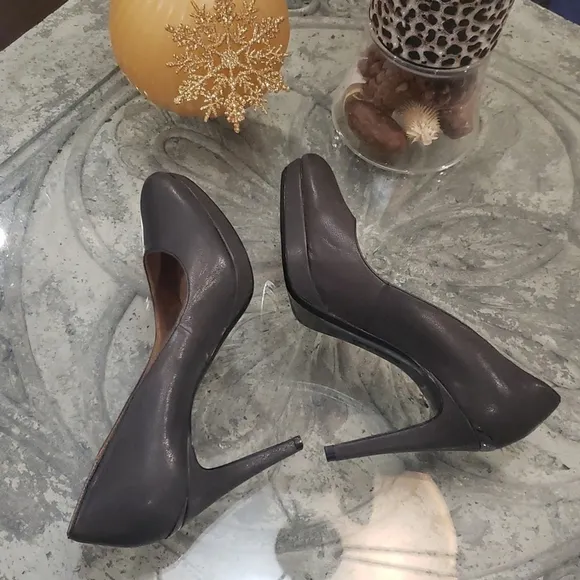 CALVIN KLEIN WOMEN'S LEATHER PLATFORM PUMPS LIKE NEW SZ 7