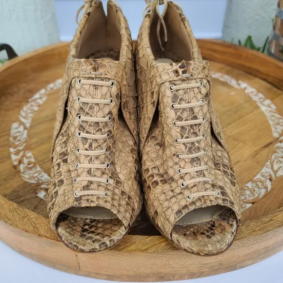 Camilla Skovgaard Python sz 38. Please refer to all photos
