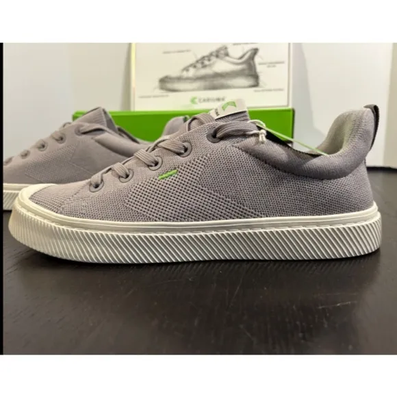 Cariuma IBI Low Knit Sneakers Light Gray Size 10.5 Women/9 Men