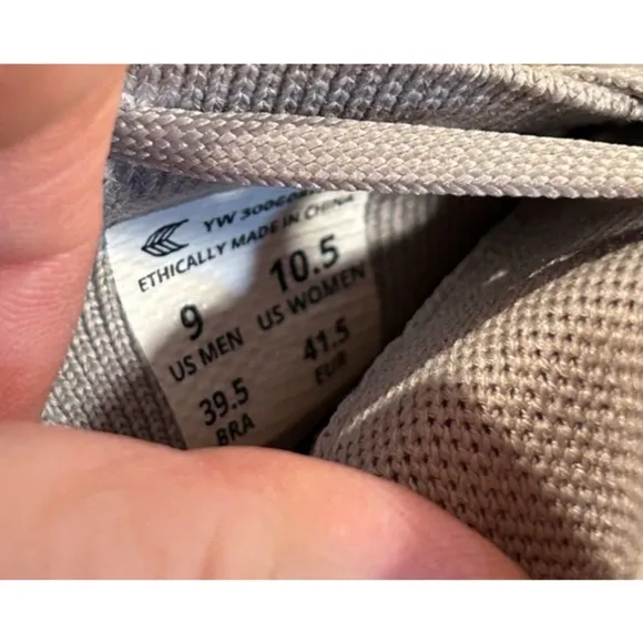 Cariuma IBI Low Knit Sneakers Light Gray Size 10.5 Women/9 Men