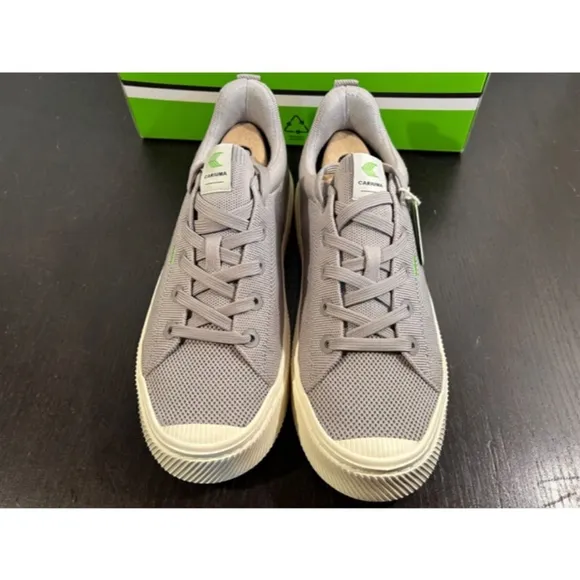 Cariuma IBI Low Knit Sneakers Light Gray Size 10.5 Women/9 Men
