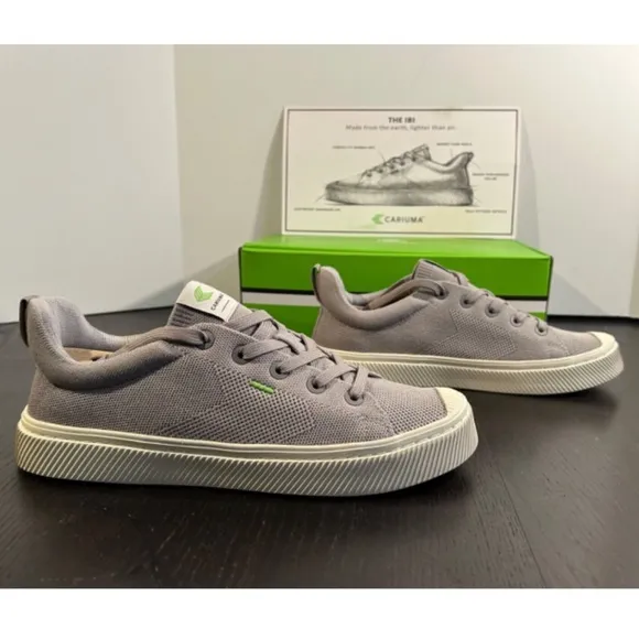 Cariuma IBI Low Knit Sneakers Light Gray Size 10.5 Women/9 Men