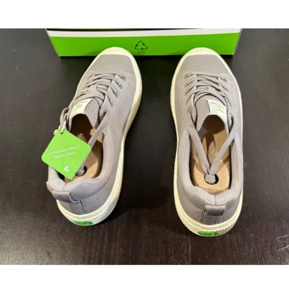 Cariuma IBI Low Knit Sneakers Light Gray Size 10.5 Women/9 Men