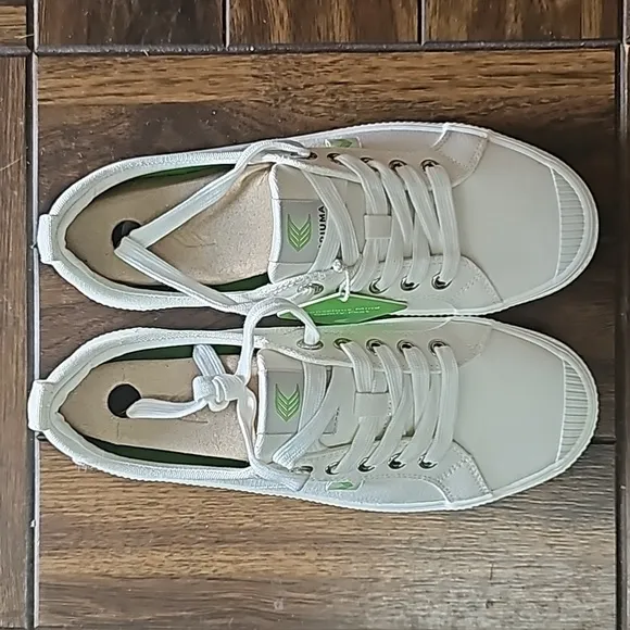 Cariuma sneakers The OCA all white canvas shoe laced shoes sz 8 WM or 6.5 Men's