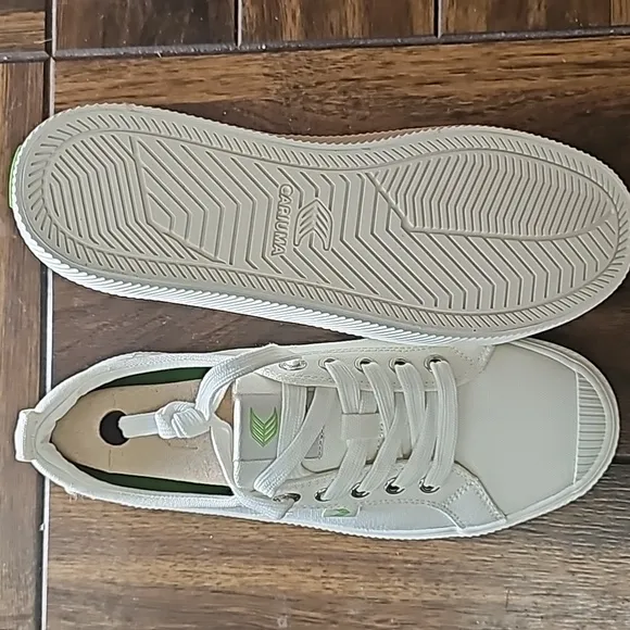 Cariuma sneakers The OCA all white canvas shoe laced shoes sz 8 WM or 6.5 Men's
