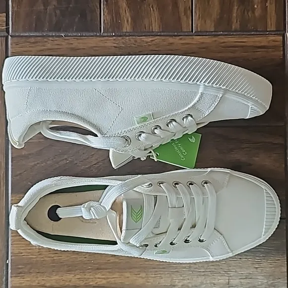 Cariuma sneakers The OCA all white canvas shoe laced shoes sz 8 WM or 6.5 Men's