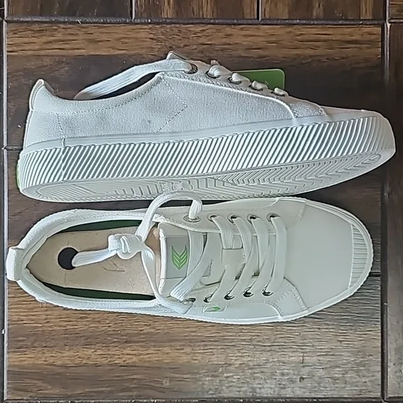 Cariuma sneakers The OCA all white canvas shoe laced shoes sz 8 WM or 6.5 Men's