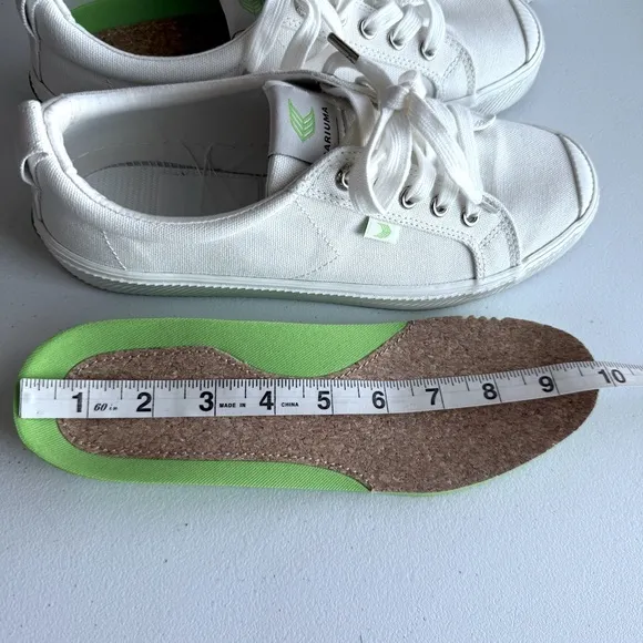 Cariuma The Oca Canvas Sneakers Women Size 8 Unisex Lace Up Comfy Off White