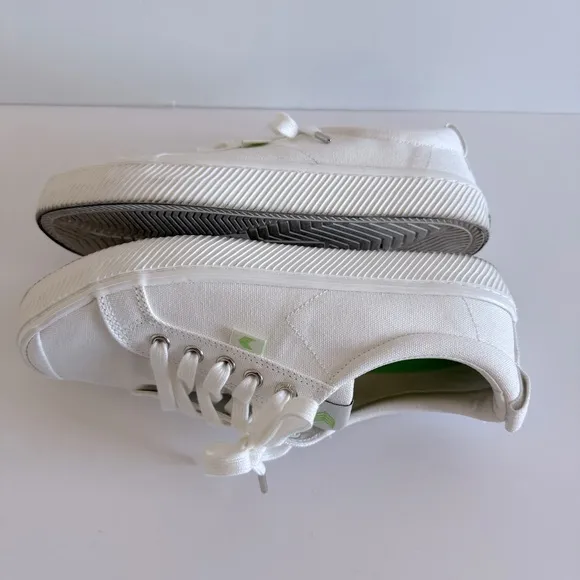 Cariuma The Oca Canvas Sneakers Women Size 8 Unisex Lace Up Comfy Off White
