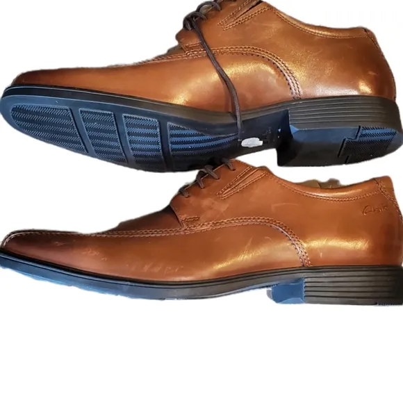 Clark Tilden Cap Dress Shoes Size 8