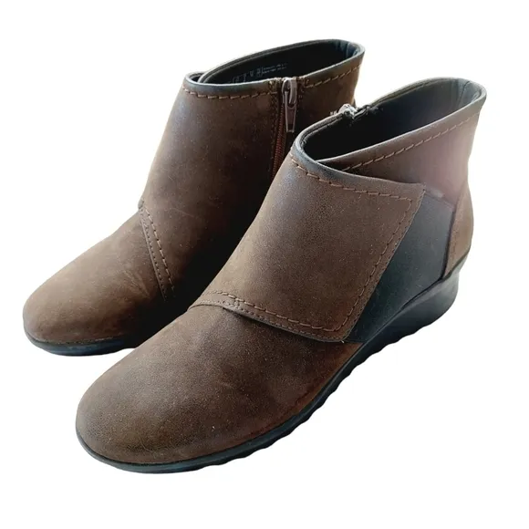 Clarks Caddell Rush Boot Size 6 Brown Leather Low Wedge Distress Comfy Botties
