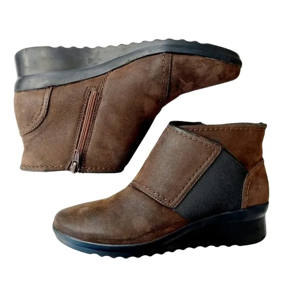 Clarks Caddell Rush Boot Size 6 Brown Leather Low Wedge Distress Comfy Botties