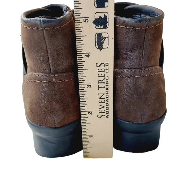 Clarks Caddell Rush Boot Size 6 Brown Leather Low Wedge Distress Comfy Botties