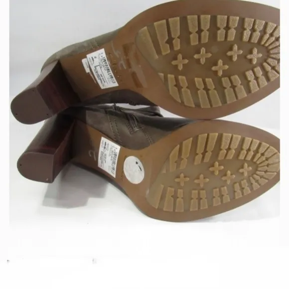 Clarks Womens Kacia Garnet Suede Leather Boots NWT  Size 8.5