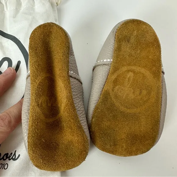 CLOUD GREY Mon Petit Shoes MPs‎ Size 4 Gray Grey Baby Toddler Soft Soles