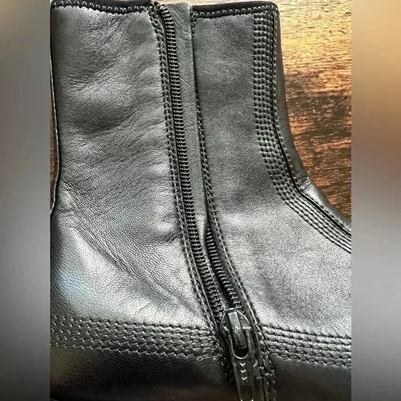 Cole Haan | womens Air Beau booties. Size: 5.5B