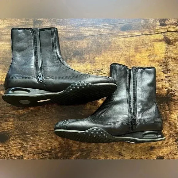 Cole Haan | womens Air Beau booties. Size: 5.5B