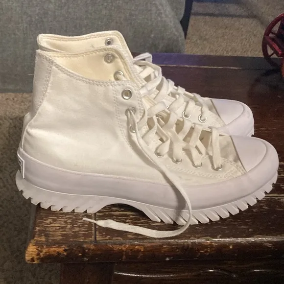 Converse all star chunky sole size 8.5 men’s , 10.5 women’s. Summertime