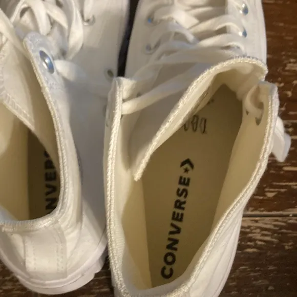 Converse all star chunky sole size 8.5 men’s , 10.5 women’s. Summertime