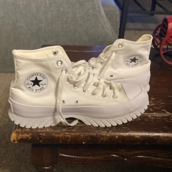 Converse all star chunky sole size 8.5 men’s , 10.5 women’s. Summertime