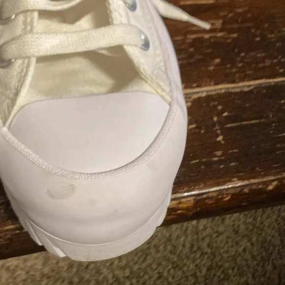 Converse all star chunky sole size 8.5 men’s , 10.5 women’s. Summertime