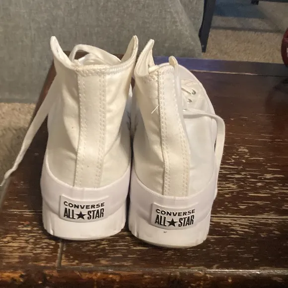 Converse all star chunky sole size 8.5 men’s , 10.5 women’s. Summertime