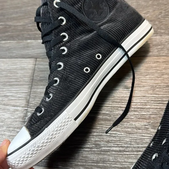 Converse All star high top shoes men’s size 10 (d190)